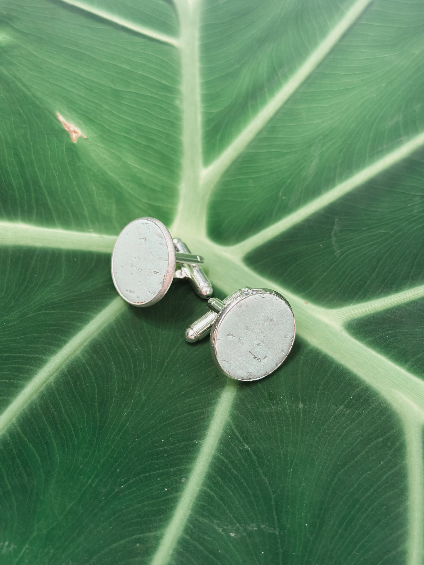 Mansetinööbid pistaatsia